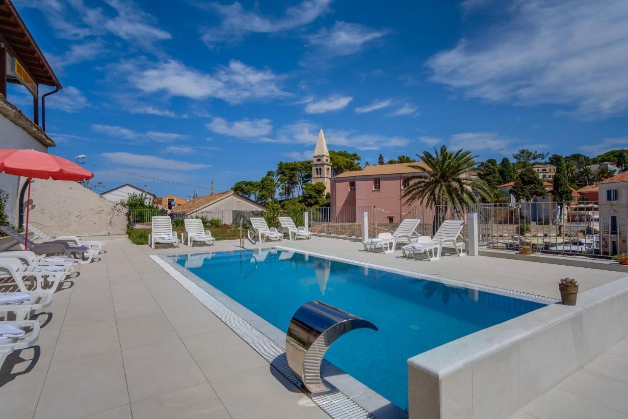 Hotel Vila Conte Veli Lošinj Zewnętrze zdjęcie
